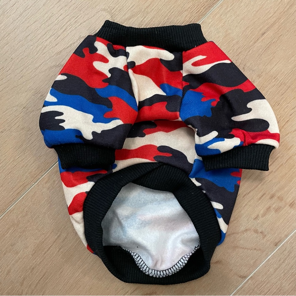 💗 NWOT Dog Camouflage in red and blue Sweatshirt